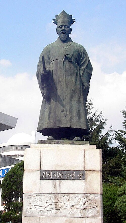 A statue of Yi Hwang (Toegye) near Dosan Seowon, the Confucian academy he founded in Andong. Modern Korea continues to honor him as a symbol of scholarship and moral integrity.