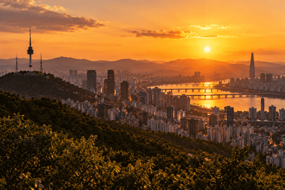 The Seoul skyline and the Han River at golden hour, the city that recovered after the 1997 financial crisis